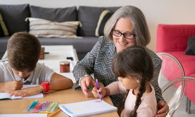 Zeit mit Kindern: Wie Seniorinnen als „Leih-Oma“ Familien unterstützen