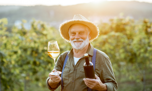 Herbstliche Weinfreuden: So finden Senioren den idealen Tropfen 