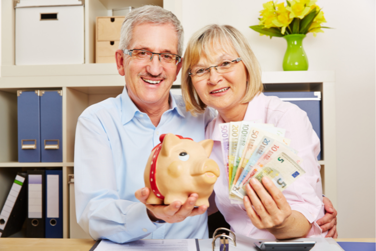 Für diese Dinge geben Rentnerinnen und Rentner am meisten Geld aus 